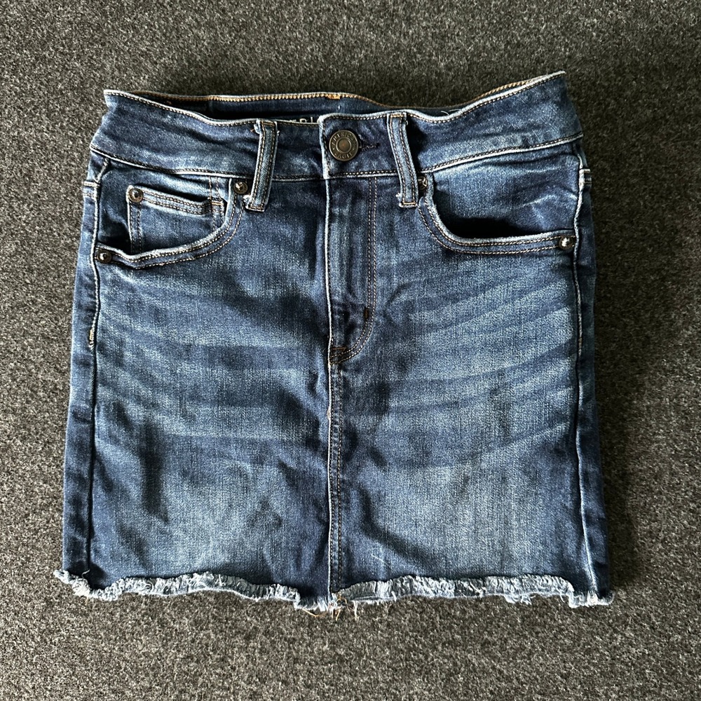 American Eagle Ne(x)t Level Stretch Denim Mini Skirt Dark Wash Raw Hem Size 2